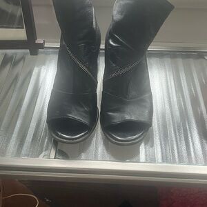 White Mountain Black Open-Toe Zippered Heeled Booties